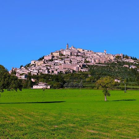 Il Cortiletto Casa Vacanza Треві Екстер'єр фото